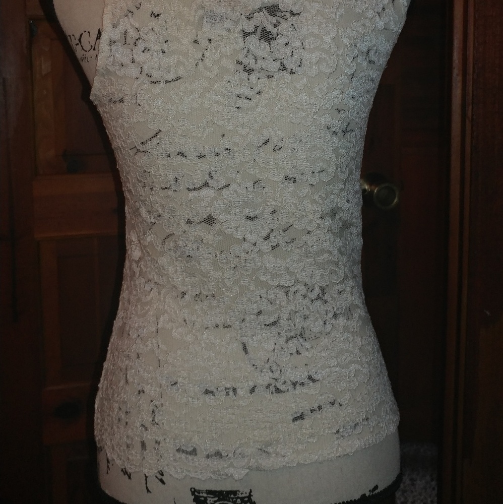 2 beautiful blue/white lace tank tops - Picture 7 of 7